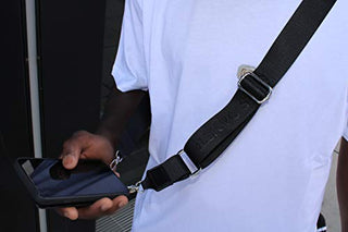Solo Pelle Lederhülle für das iPhone + Samsung Case Leder Hülle Ledertasche Backcover aus echtem Leder in Schwarz mit Umhängeriemen zum Umhängen