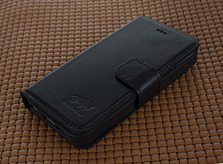Solo Pelle iPhone SE / 5 / 5S abnehmbare Lederhülle (2in1) inkl. Kartenfächer für das original iPhone SE/5/5S in Flex-Wallet