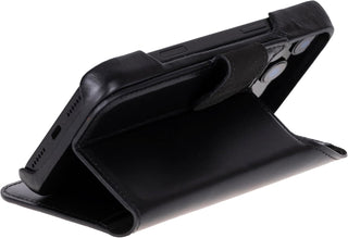 Solo Pelle Schwarz Lederhülle kompatibel für iPhone 17 Pro in 6.3 Zoll abnehmbare Hülle (2in1) inkl. Kartenfächer geeignet für MagSafe Zubehör