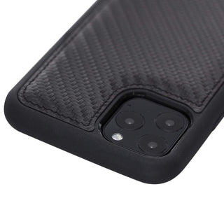 Solo Pelle Lederhülle für das iPhone 11 in 6.1 Zoll Stanford Case - Carbonprägung