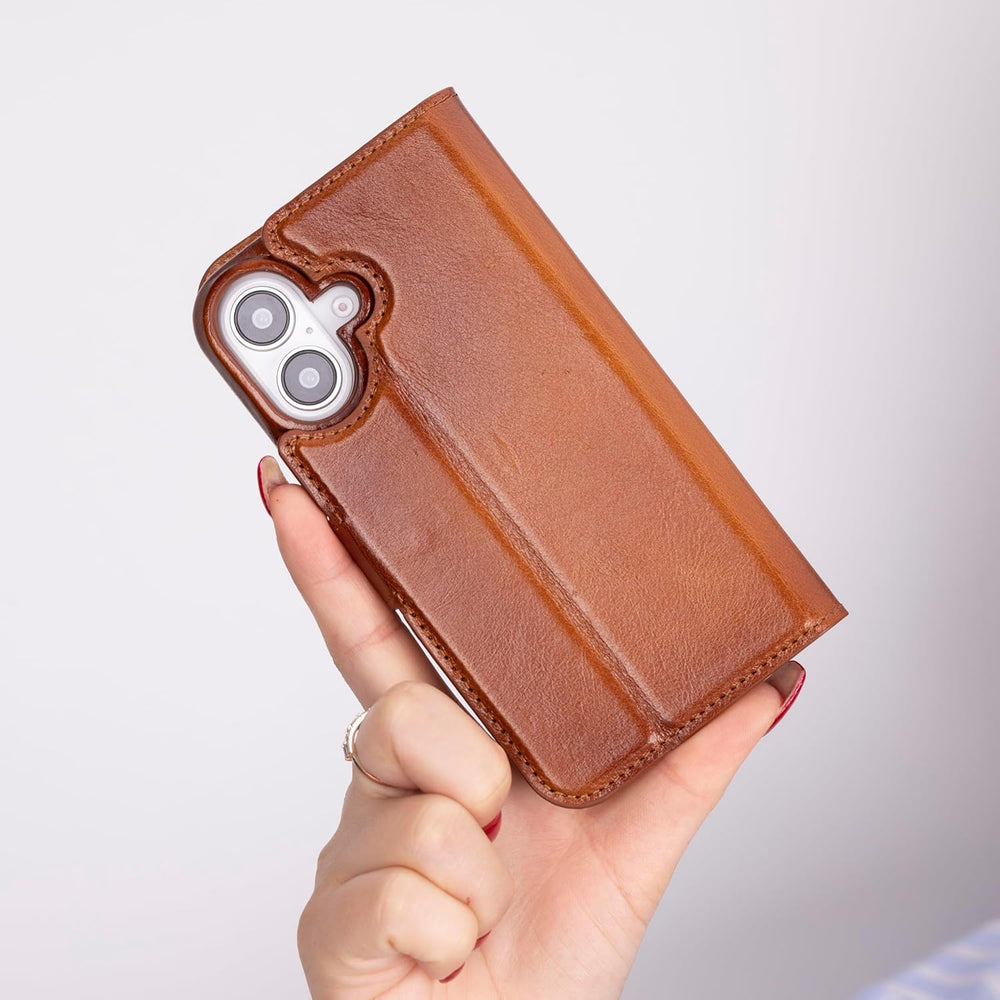 Solo Pelle Lederhülle kompatibel für iPhone 16 Plus in 6.7 Zoll abnehmbare Hülle (2in1) inkl. Kartenfächer geeignet für MagSafe Zubehör Cognac Braun