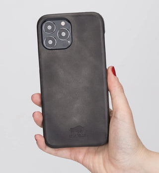 Solo Pelle Lederhülle für das iPhone 13 Pro in 6.1 Zoll Ledertasche Backcover aus echtem Leder "Princeton" - Camel Braun