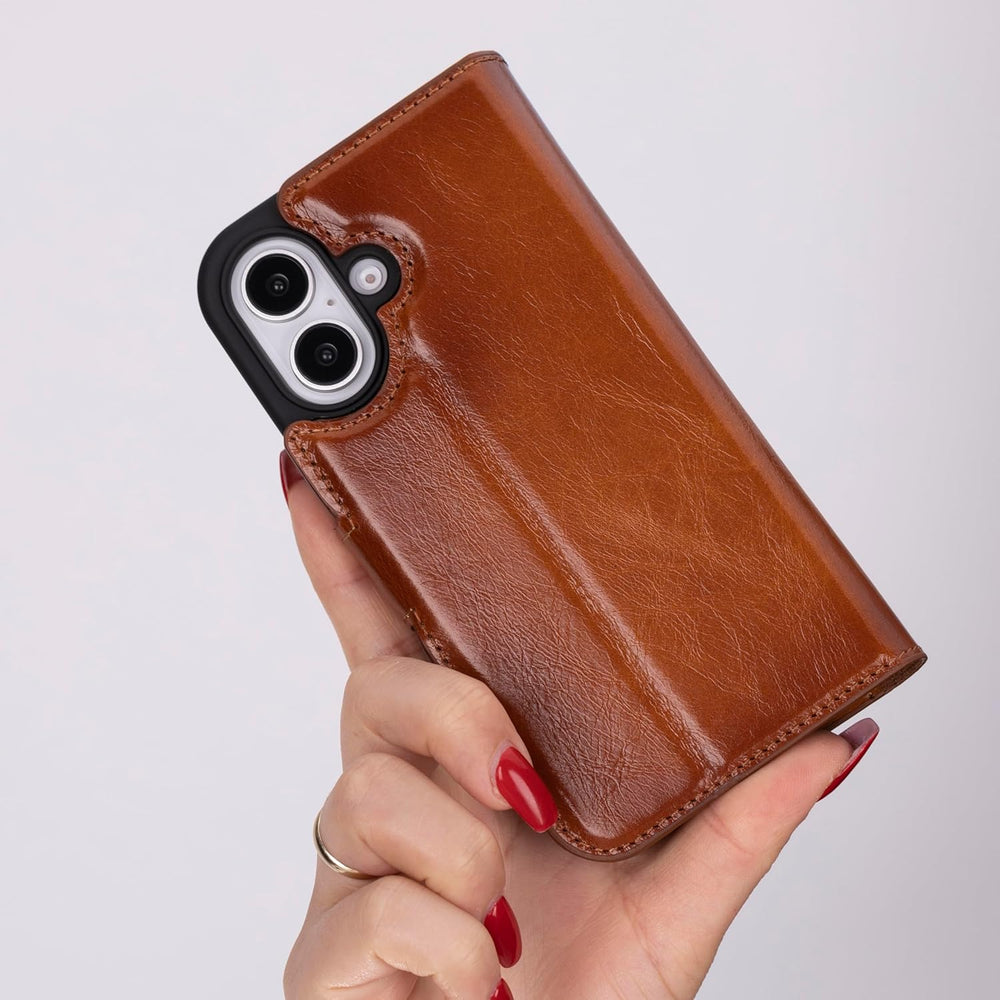 Solo Pelle Lederhülle kompatibel für iPhone 16 Plus in 6.7 Zoll abnehmbare Hülle (2in1) inkl. Kartenfächer geeignet für MagSafe Zubehör Cognac Braun