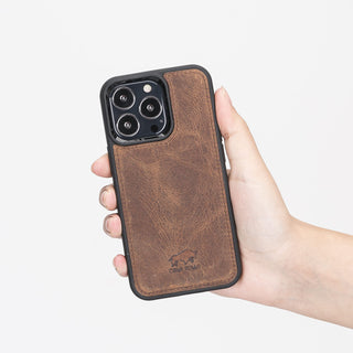 Solo Pelle Lederhülle für das iPhone 13 Pro in 6.1 Zol  Hülle Ledertasche Backcover aus echtem Leder "Stanford" - Camel Braun