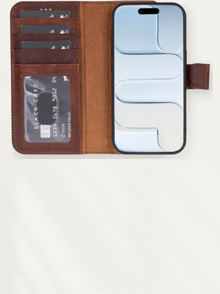 Solo Pelle sp iphone17 hero mobile subtle texture